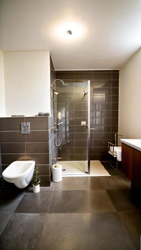 Ένα μπάνιο στο STBG Bel appartement avec balcon
