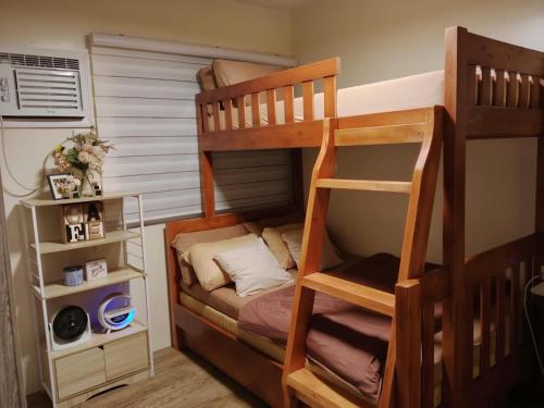 Postel nebo postele na pokoji v ubytování Condo in Silang Fullerton Suites - near tagaytay and nuvali