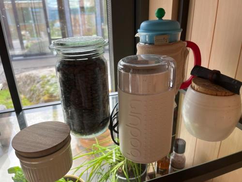 Kemudahan buat kopi dan teh di Architect designed micro house