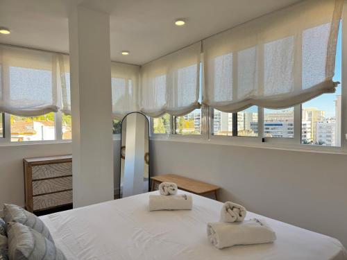Oasis Studio II Marbella Center with mountain views - EaW Homes