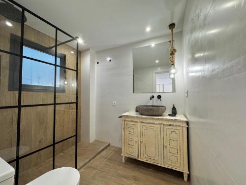 Oasis Studio II Marbella Center with mountain views - EaW Homes