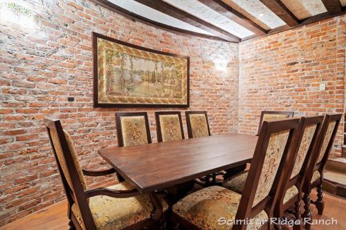 Fotografie z fotogalerie ubytování Scimitar Ridge Ranch - Luxury Lodge - Sleeps 35 with Indoor Pool Villa v destinaci Anacortes
