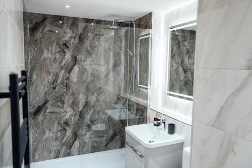 a bathroom with a toilet and a sink and a shower at Bellman's Hideaway in Bowness-on-Windermere