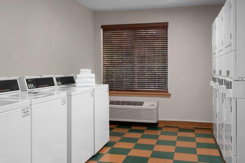 Gambar di galeri bagi Larkspur Landing Extended Stay Suites Sunnyvale di Sunnyvale