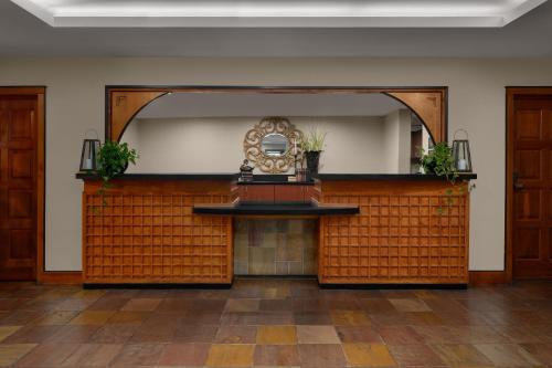 Lobi atau kawasan kaunter penerimaan di Larkspur Landing Extended Stay Suites Sunnyvale