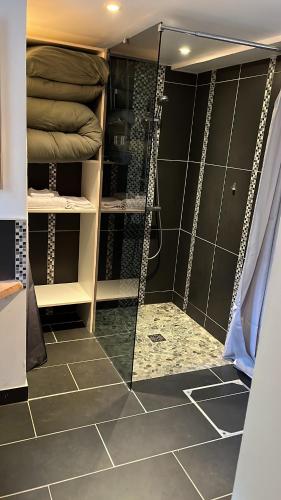 Ένα μπάνιο στο Appartement tout confort