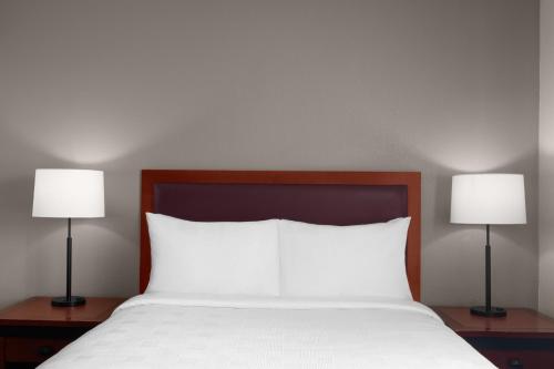 Larkspur Landing Extended Stay Suites South San Francisco Image