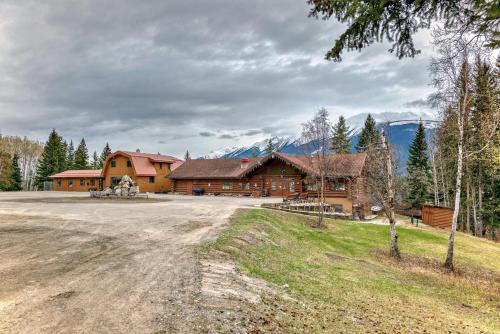 an image of a log cabin in the mountains at Terracana Ranch Resort in Tete Jaune Cache