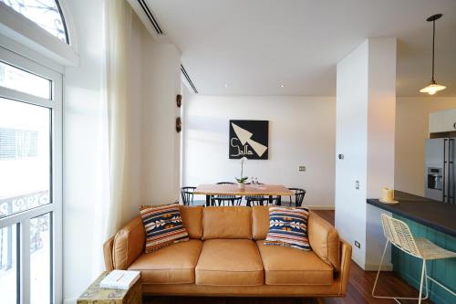 Ruang duduk di Casa Mallet by Wynwood House