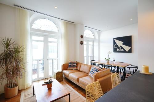 Ruang duduk di Casa Mallet by Wynwood House