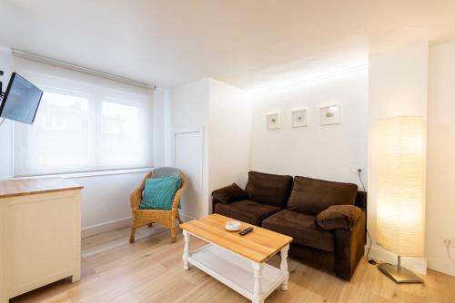 Χώρος καθιστικού στο Apartamento 42 1 hab 140m Playa Caneliñas Máx 3 pax