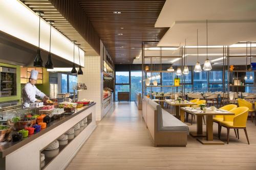 Makanan di atau berdekatan hotel