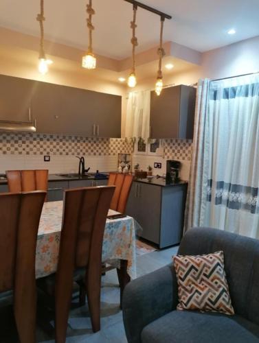 Η κουζίνα ή μικρή κουζίνα στο sweet home