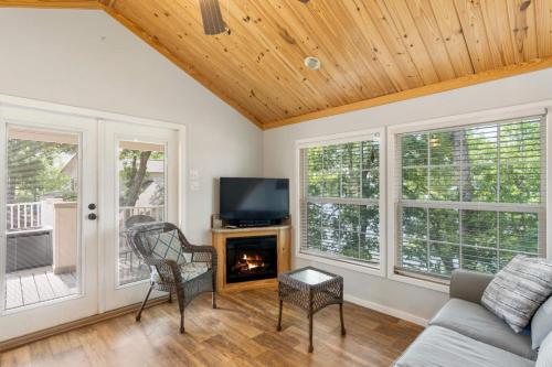 a living room with a couch and a fireplace at CrossTimbers Marina and Cottages in Sperry