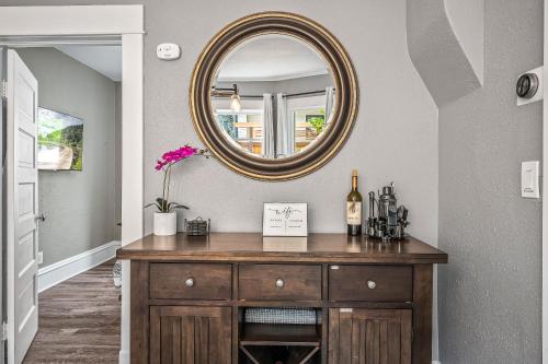 Gambar di galeri bagi Downtown CDA 3BR 2B with Workspace 8 guests di Coeur d'Alene
