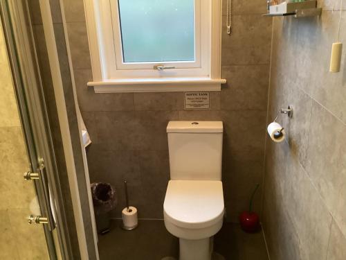 Ένα μπάνιο στο Raasay@Knock View Apartments, Sleat, Isle of Skye