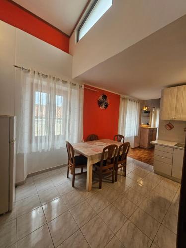 Modern 2BR Apartment - 100m from Beach - Sea View - Old Town