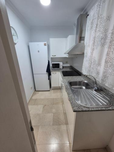 JOCA House IV Las Canterasにあるキッチンまたは簡易キッチン