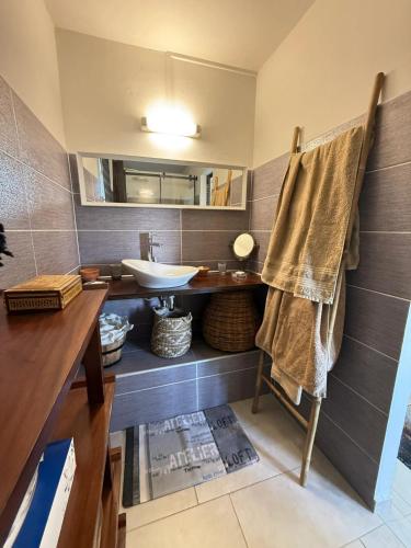Koupelna v ubytování Appartement cosy avec vue sur la mer à Les Trois-Îlets, 50 m²