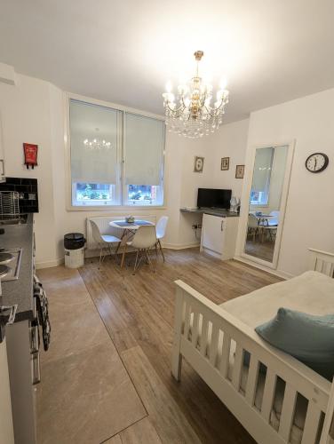 Central London Apartment - Great Location photo 47