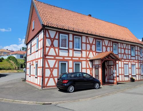 a black car parked in front of a building at Ferienwohnung - Stern - in Rollshausen