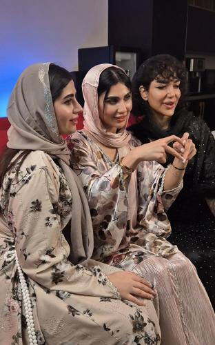 a group of three women sitting next to each other at Al MULHIM VILLA إستراحة الملهم in Rumays