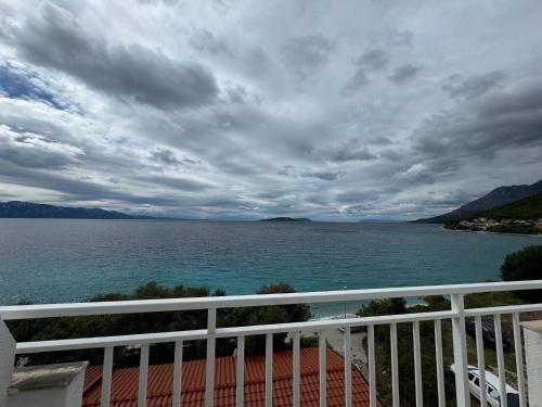 a view of the water from a balcony at Apartments Klara in Podaca