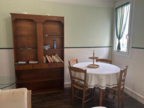 Photo de la galerie de l'établissement Charmant T3 en plein coeur de Bourges, à Bourges