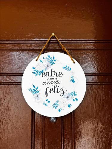 a sign that says something with someone feels at Casa JK Exclusiva Centro Diamantina in Diamantina