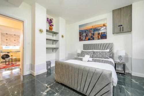 a bedroom with a large bed in a room at -75ACR- Setup for your relaxed & amazing stay in Leeds