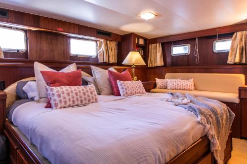 Hotel Yacht Our Alissa