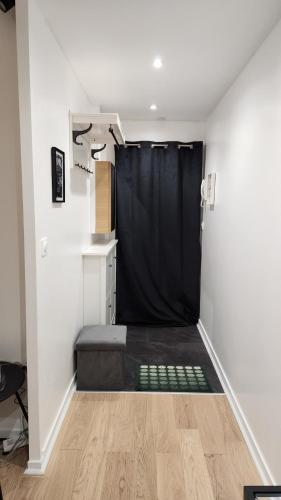 Photo de la galerie de l'établissement T2, parking, terrace, close to Paris and La Defense, à Rueil-Malmaison