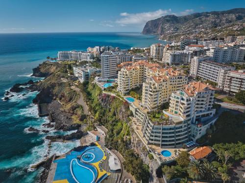 Oceanside Terrace Apartment by Holiday Rental Madeira