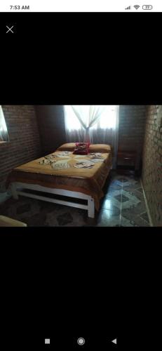 a bedroom with a bed in a room at Cabaña con piscina compartida in Mina Clavero