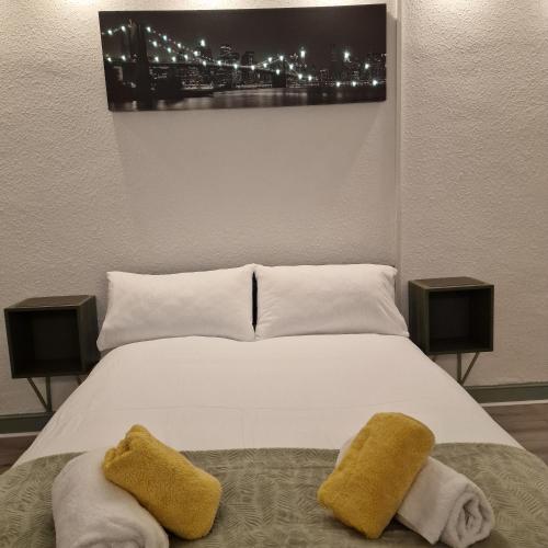 Ένα ή περισσότερα κρεβάτια σε δωμάτιο στο Balco Strata Studio