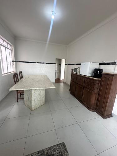 Dapur atau dapur kecil di Apartamento a 5 min Inhotim - COM GARAGEM
