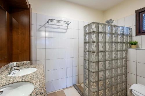 a bathroom with two sinks and a shower at Elegant Getaway for Couples & Friends at Blue Bay in Willemstad