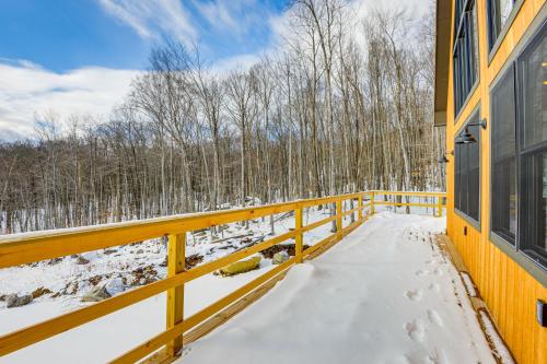 Stratton Mtn Ski Chalet with Giant Views in Winhall semasa musim sejuk