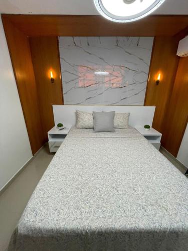 Katil atau katil-katil dalam bilik di Modern, Unique And Stylish 2 Bedroom Apartment