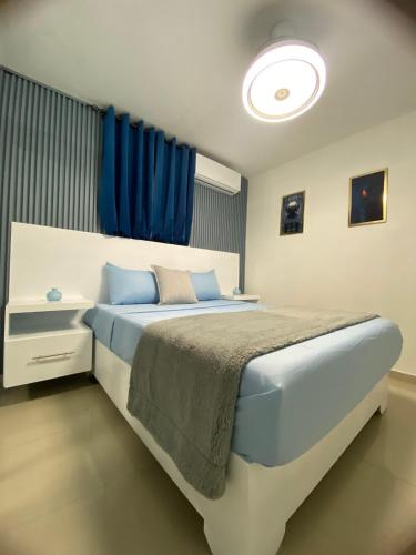 Katil atau katil-katil dalam bilik di Modern, Unique And Stylish 2 Bedroom Apartment