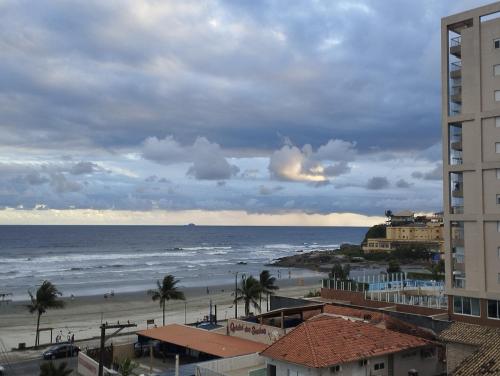 a view of the beach from a building at Apartamento na Frente da Praia in Itanhaém