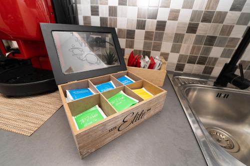 a box sitting on a counter next to a sink at Central Room 128L in Palermo