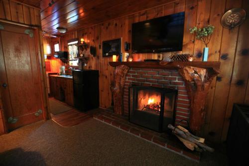 Gallery image of Sleepy Hollow Cabins and Hotel in Crestline