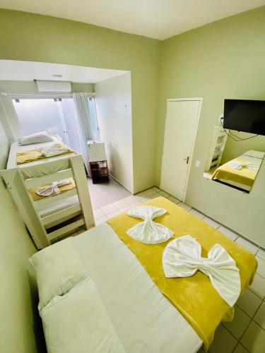 Katil atau katil-katil dalam bilik di Felicità Praia Hotel