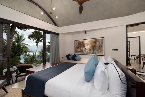 Cama o camas de una habitación en Aarunya Nature Resort - Kandy