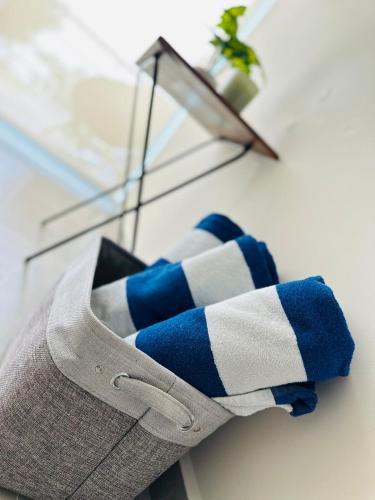 a sock on a wall next to a glass shelf at Depa Nuevo Acapulco Diamante in Acapulco