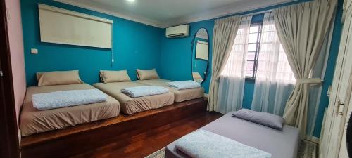 Postel nebo postele na pokoji v ubytování Private TTDI Villa Pool & BBQ, Pingpong table, 6BR, Sleeps 25pax and family friendly