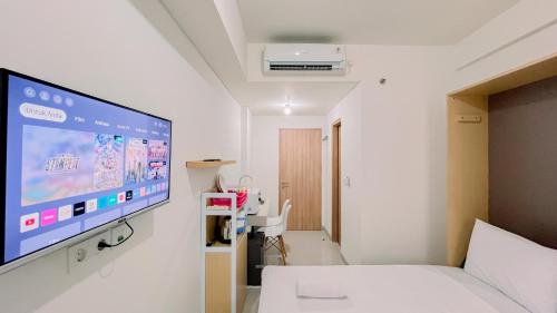 Gallery image of Relaxing Studio No Kitchen Apartment Bandaraya Tallasa City Makassar By Travelio in Paranglu
