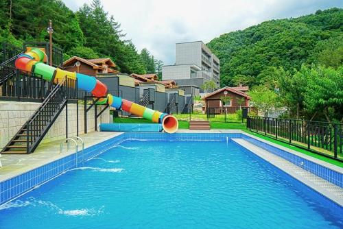 Bazén v ubytování Hoengseong Nature Healing Pool Villa nebo v jeho okolí