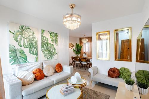 Chic Urban Retreat with Pool, Gym, & Free Parking